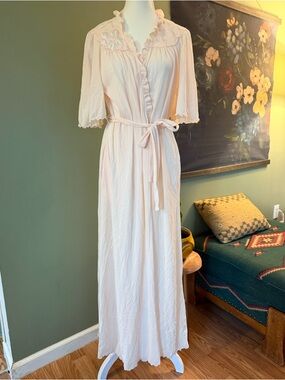 Vintage Miss Elaine Pink Embroidered Robe